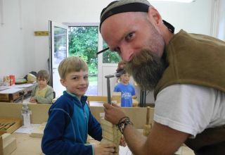 Kinderschnitzkurs - Werkstatt