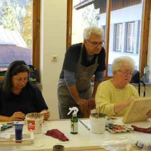 Basiskurs Farbliche Gestaltung - Kursteilnehmer bei der Arbeit