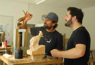 Krampusmaske bemalen