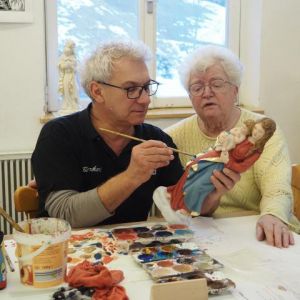 Basiskurs Farbliche Gestaltung - Kursteilnehmer bei der Arbeit