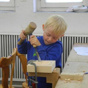 Kinderschnitzkurs - Werkstatt