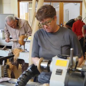 Drechsler bei der Arbeit