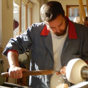 Drechsler bei der Arbeit