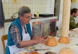 Kursteilnehmerin - Farbe auf Holz, Marmor- und Dekorationsmalerei
