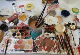 Beizen und Bemalen von Lechtaler Schnitzereien