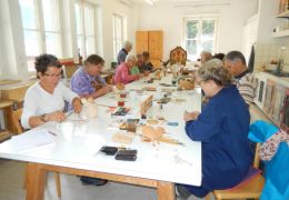 Kursgruppe - Beizen und Bemalen von Lechtaler Schnitzereien